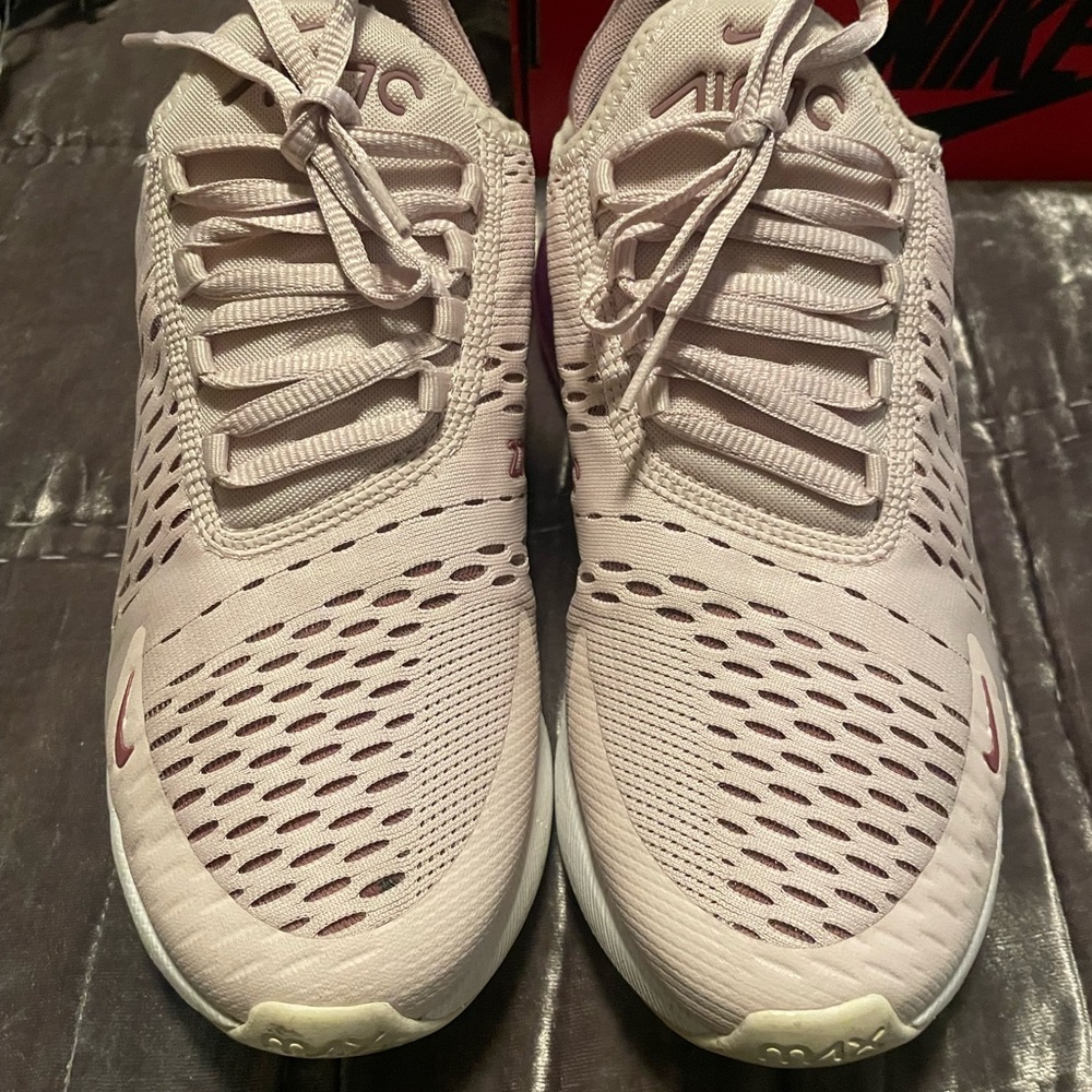 Nike air max 270 size 8 color pink , purple